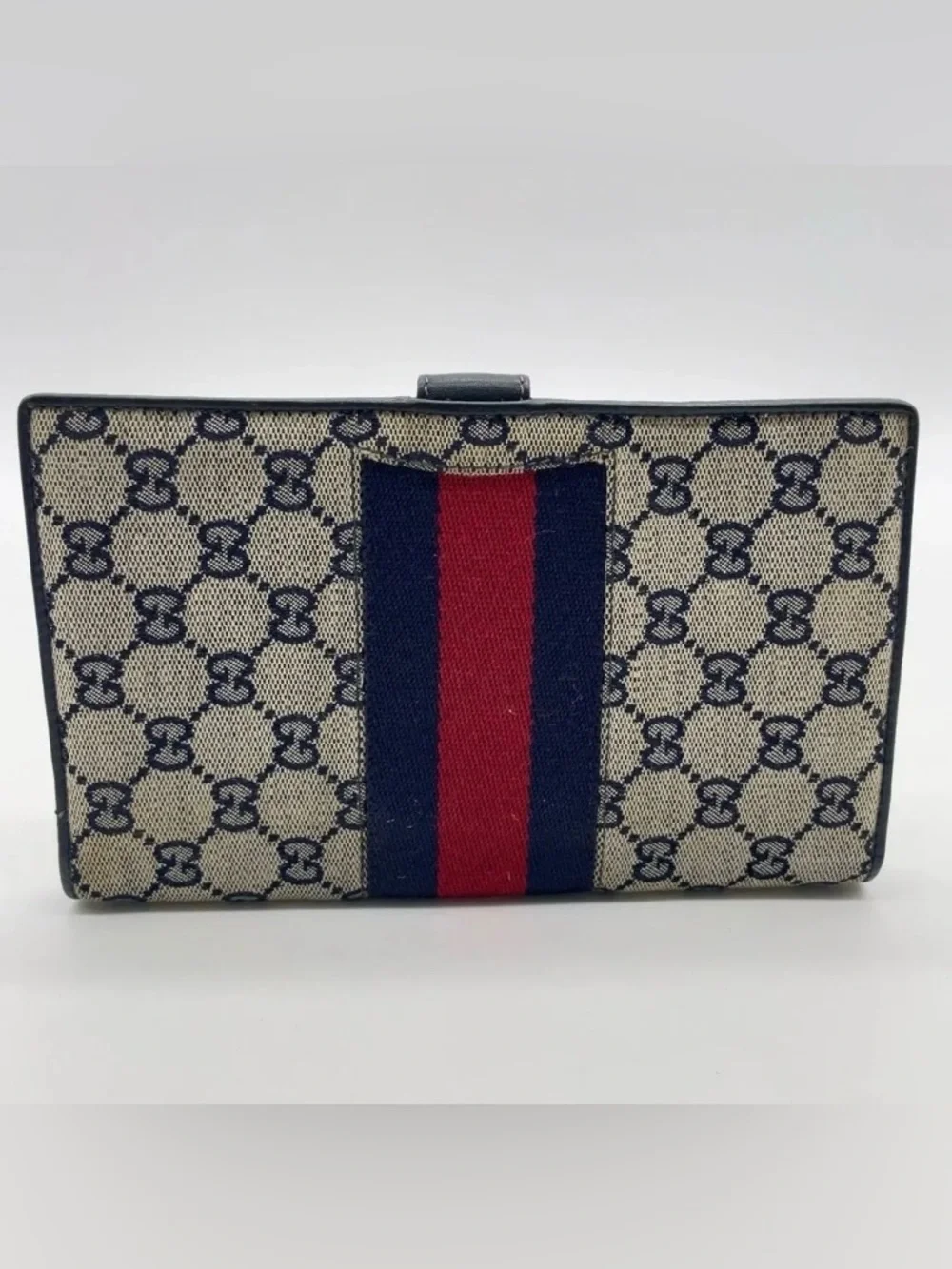 Auth Gucci Sherry Line Navy GG
Canvas Passcase/Wallet - Picture 2 of 6